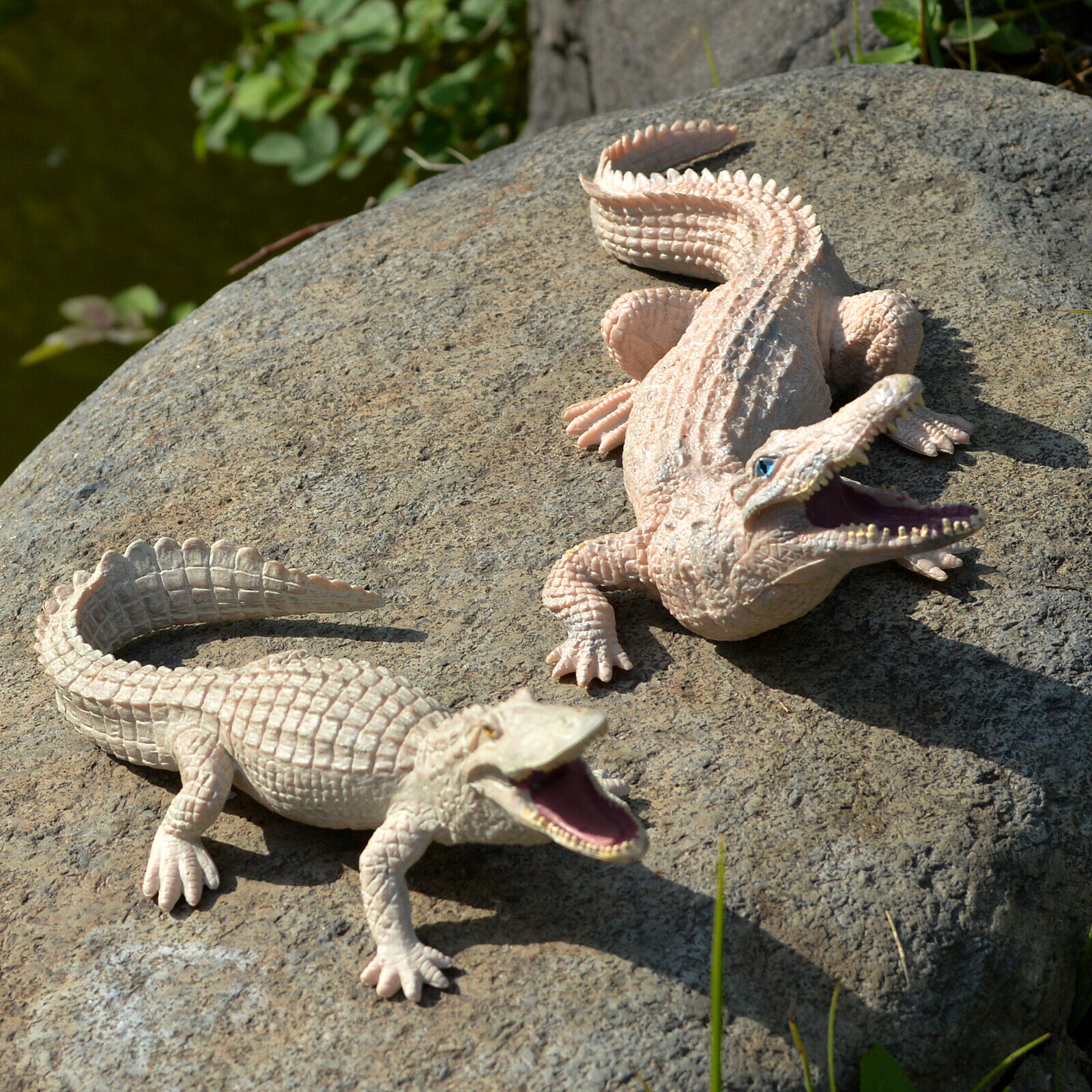 2 X Realistic Alligators Crocodiles Wild Animal Sealife Figurine Educational Toy