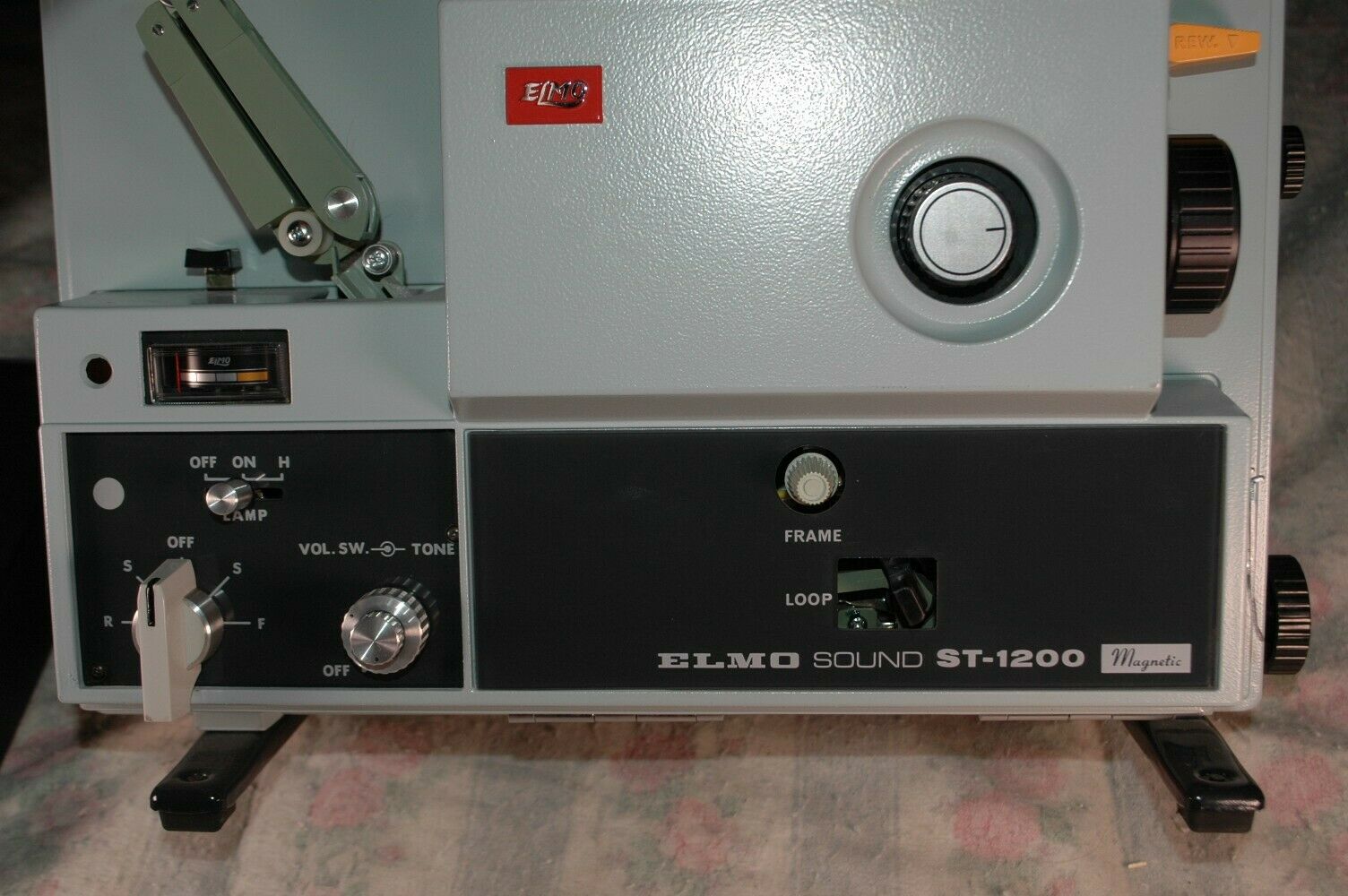 Elmo St 1200 Hd Sound Projector Excellent Condition In Original Case W/ Extras